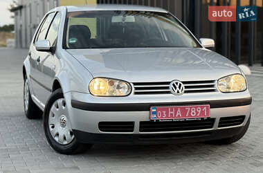 Хэтчбек Volkswagen Golf 2003 в 