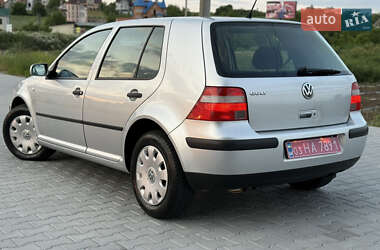 Хэтчбек Volkswagen Golf 2003 в 