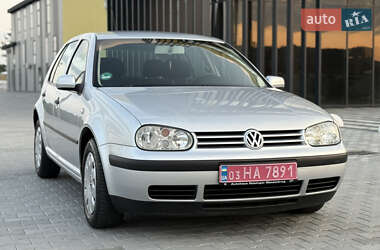 Хэтчбек Volkswagen Golf 2003 в 