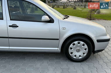 Хэтчбек Volkswagen Golf 2003 в 