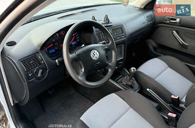Хэтчбек Volkswagen Golf 2003 в 