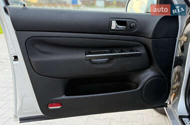 Хэтчбек Volkswagen Golf 2003 в 