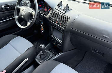 Хэтчбек Volkswagen Golf 2003 в 