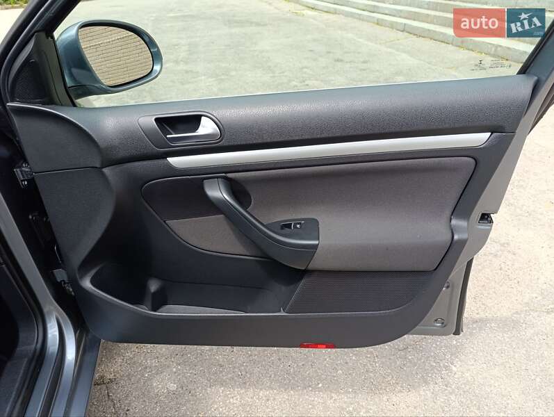 Універсал Volkswagen Golf 2010 в Запоріжжі