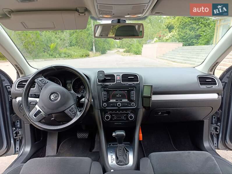 Універсал Volkswagen Golf 2010 в Запоріжжі