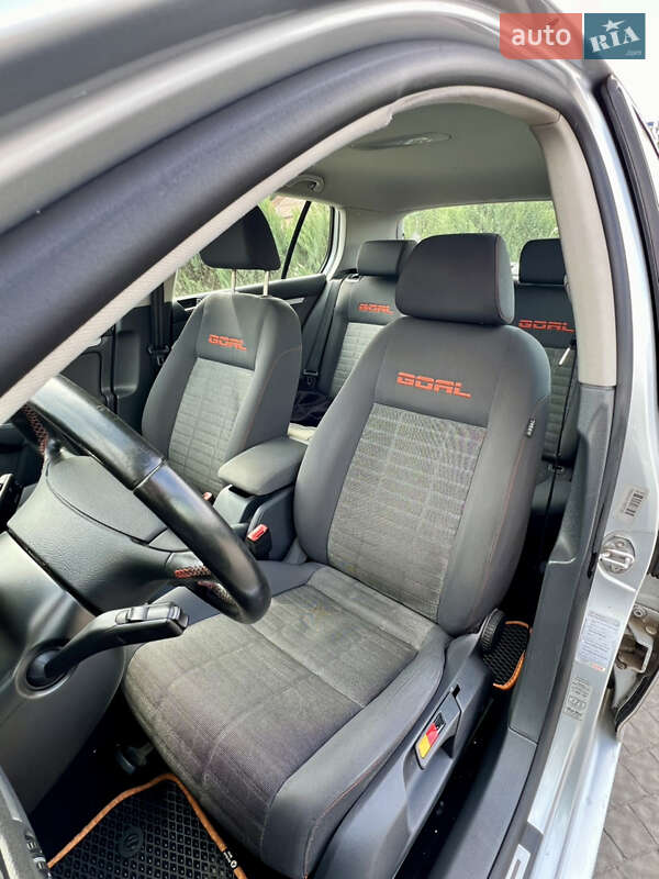 Хетчбек Volkswagen Golf 2006 в Полтаві