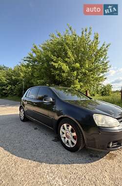 Хэтчбек Volkswagen Golf 2005 в 