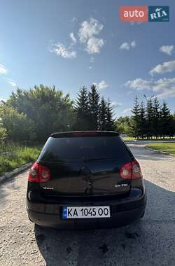 Хэтчбек Volkswagen Golf 2005 в 