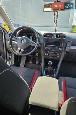 Универсал Volkswagen Golf 2013 в 