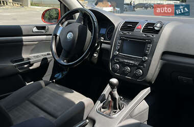 Хетчбек Volkswagen Golf 2006 в 