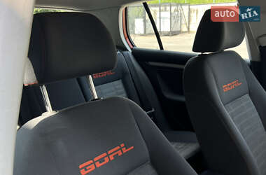 Хетчбек Volkswagen Golf 2006 в 