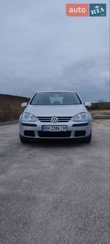 Хетчбек Volkswagen Golf 2004 в Рівному