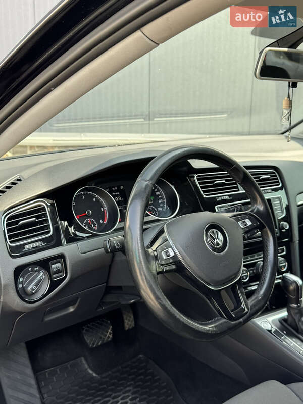 Хетчбек Volkswagen Golf 2013 в Стрию
