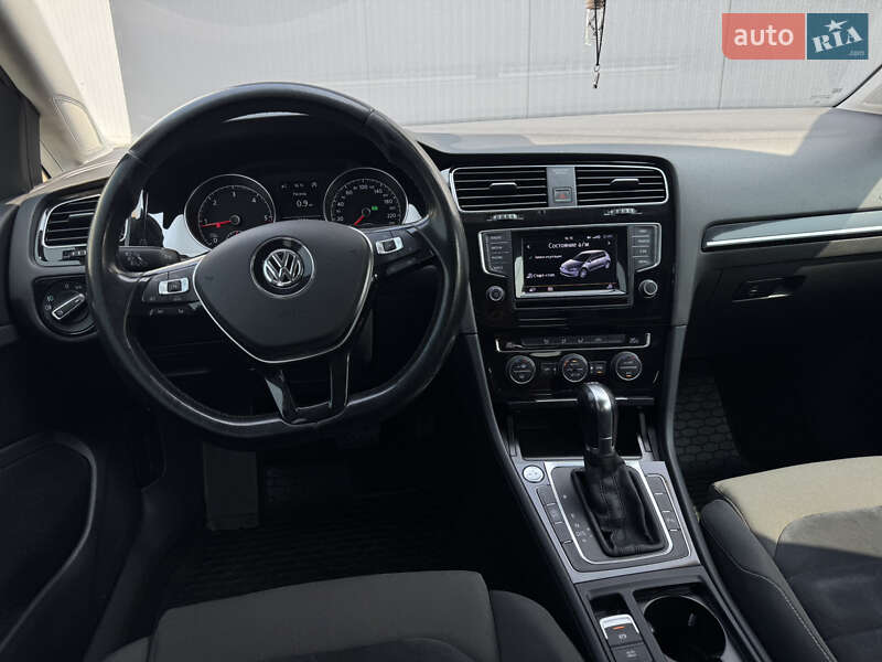 Хетчбек Volkswagen Golf 2013 в Стрию