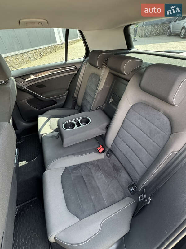 Хетчбек Volkswagen Golf 2013 в Стрию