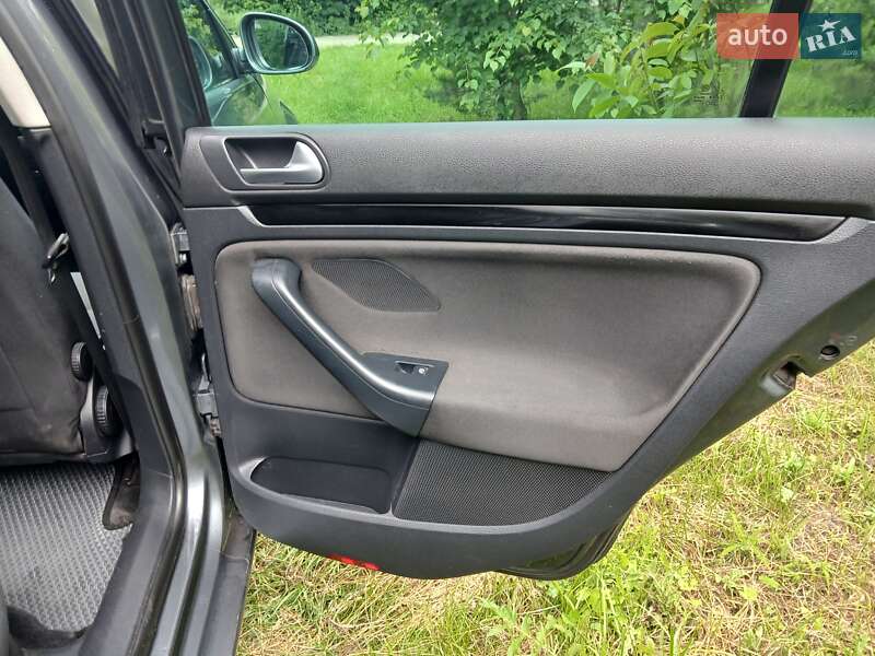 Універсал Volkswagen Golf 2009 в Вінниці