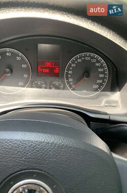Хэтчбек Volkswagen Golf 2004 в 