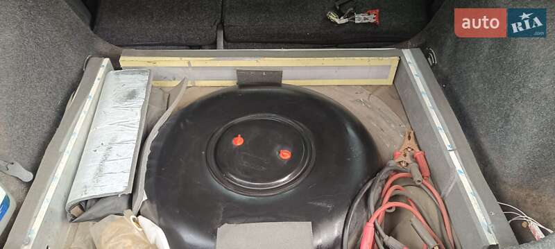 Хэтчбек Volkswagen Golf 2004 в Днепре