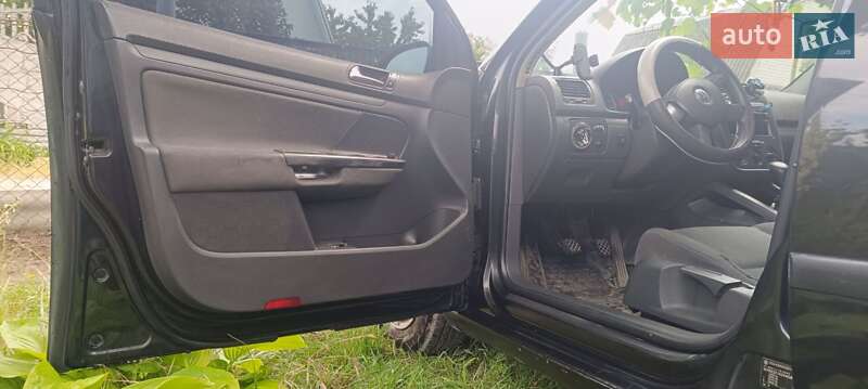 Хэтчбек Volkswagen Golf 2004 в Днепре