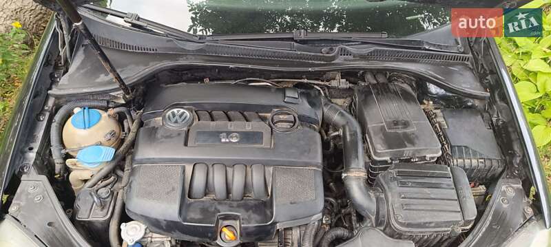 Хэтчбек Volkswagen Golf 2004 в Днепре