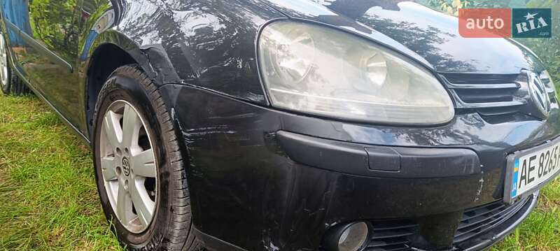 Хэтчбек Volkswagen Golf 2004 в Днепре