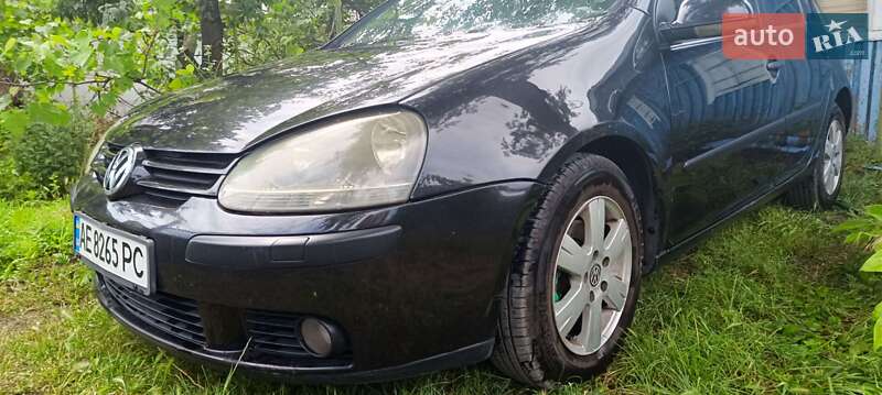 Хэтчбек Volkswagen Golf 2004 в Днепре