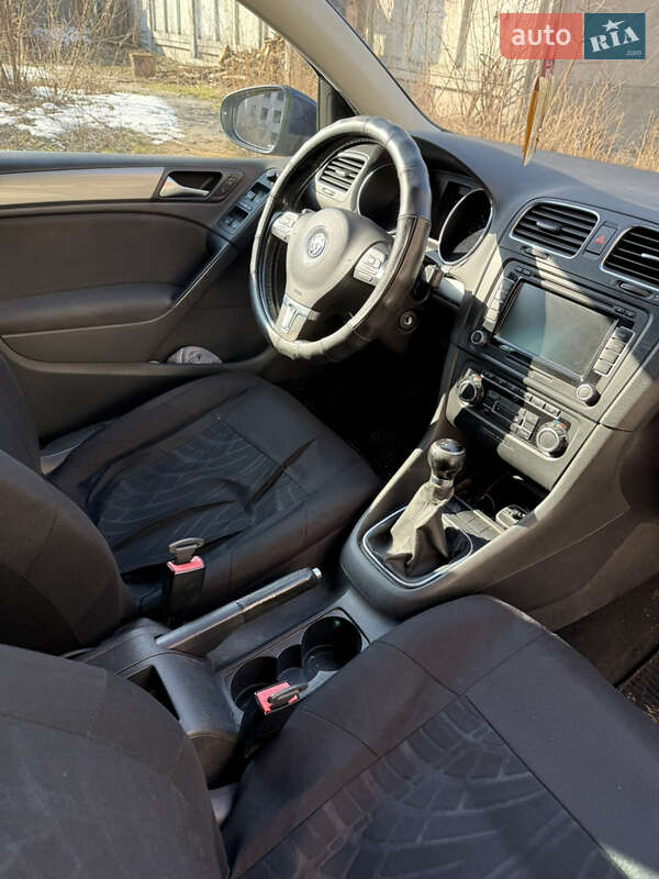 Хэтчбек Volkswagen Golf 2010 в Каменском