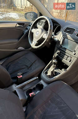 Хэтчбек Volkswagen Golf 2010 в 