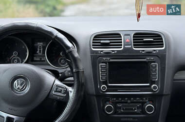 Хэтчбек Volkswagen Golf 2010 в 