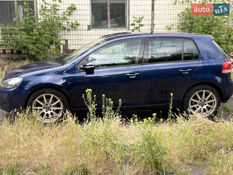 Хэтчбек Volkswagen Golf 2010 в Каменском