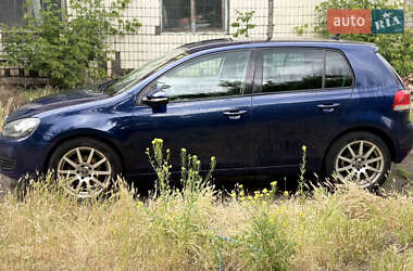 Хэтчбек Volkswagen Golf 2010 в 