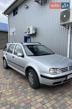 Універсал Volkswagen Golf 2001 в Сарнах