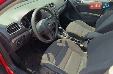 Хетчбек Volkswagen Golf 2011 в 