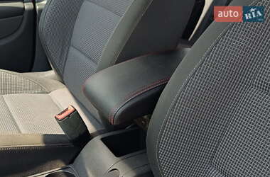 Хетчбек Volkswagen Golf 2011 в 