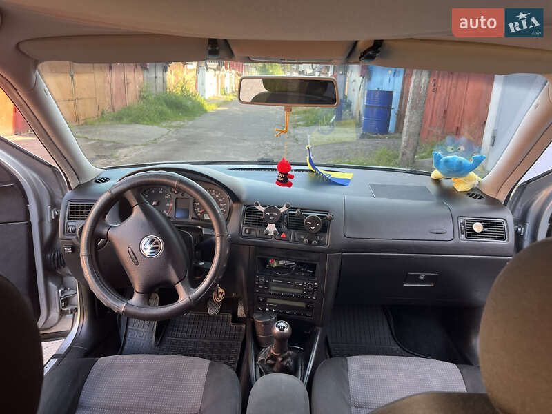 Хэтчбек Volkswagen Golf 2002 в Хмельницком
