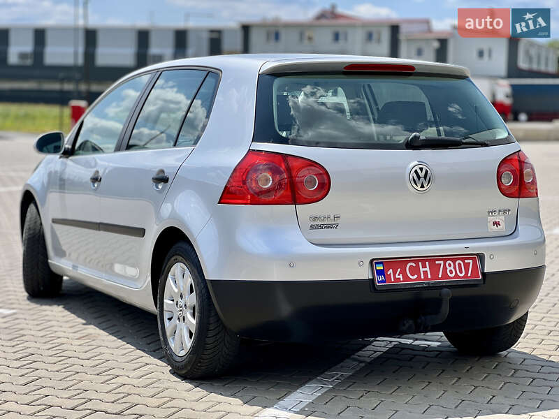 Хетчбек Volkswagen Golf 2004 в Івано-Франківську