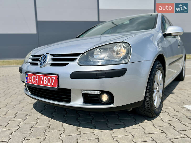 Хетчбек Volkswagen Golf 2004 в Івано-Франківську