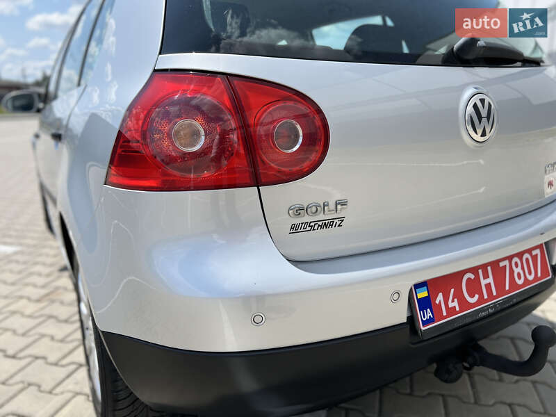 Хетчбек Volkswagen Golf 2004 в Івано-Франківську
