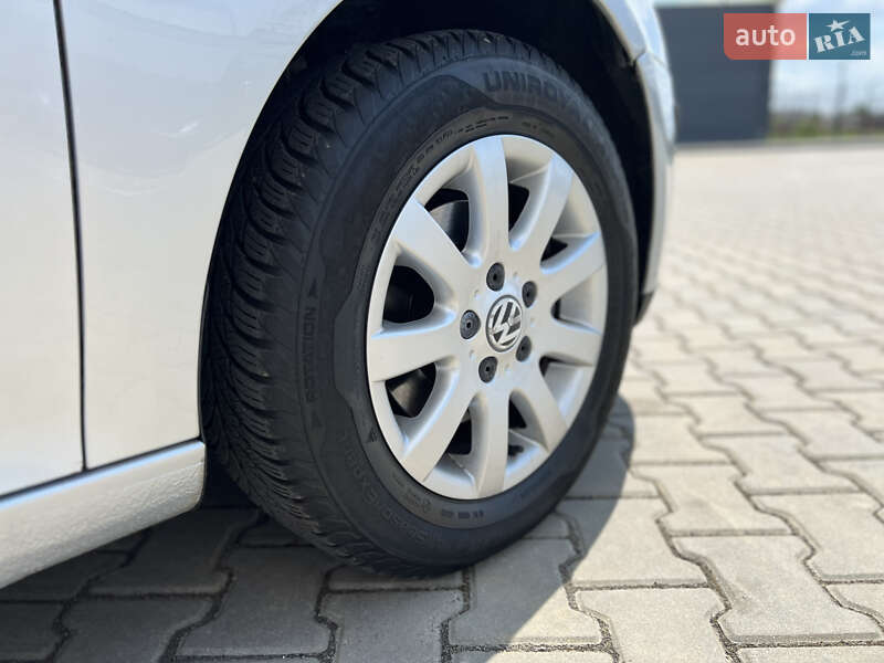 Хетчбек Volkswagen Golf 2004 в Івано-Франківську