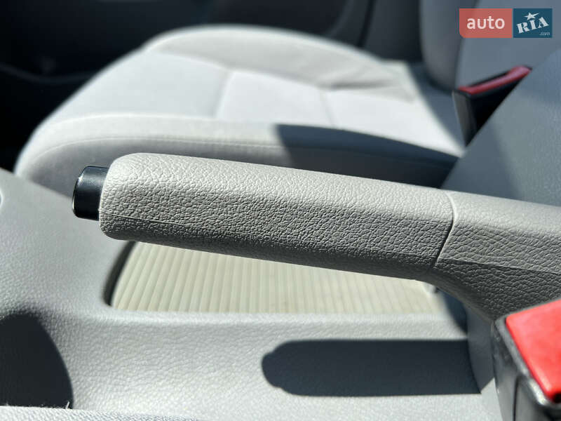 Хетчбек Volkswagen Golf 2004 в Івано-Франківську
