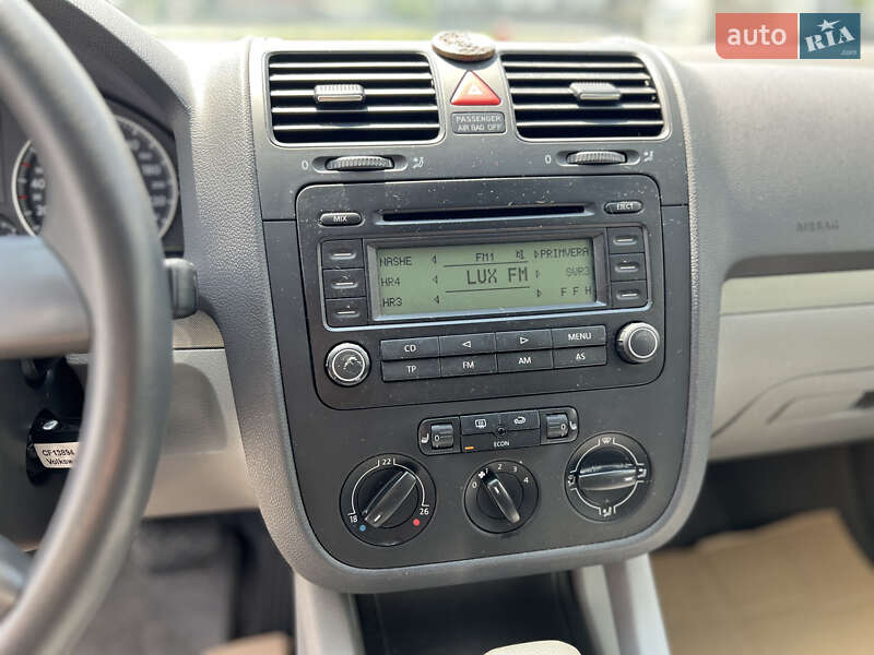 Хетчбек Volkswagen Golf 2004 в Івано-Франківську
