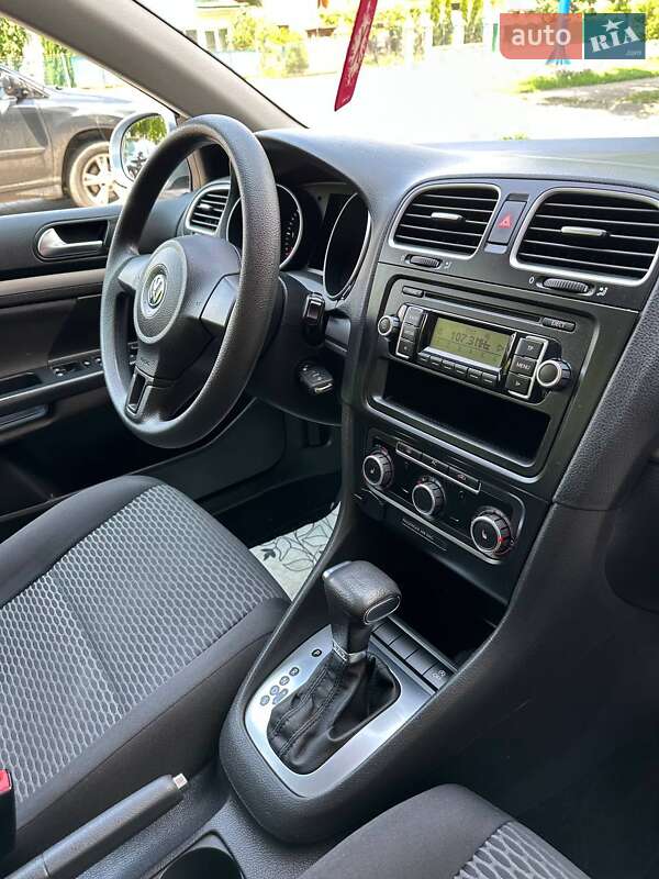Універсал Volkswagen Golf 2010 в Краснограді