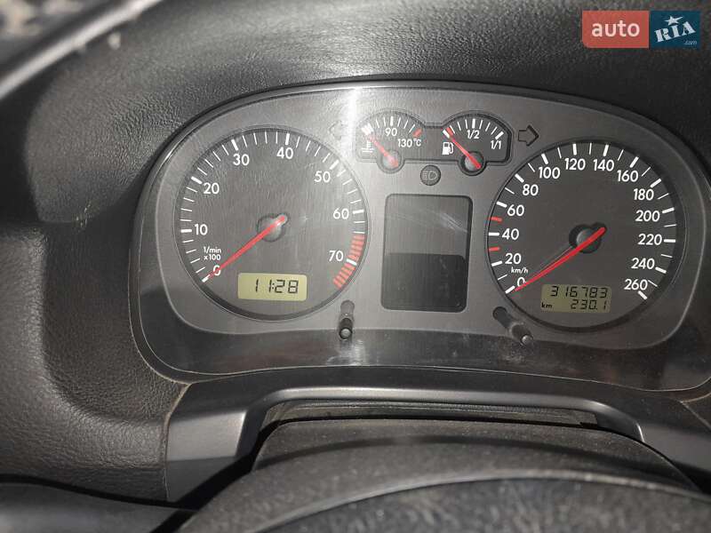 Універсал Volkswagen Golf 2001 в Валках