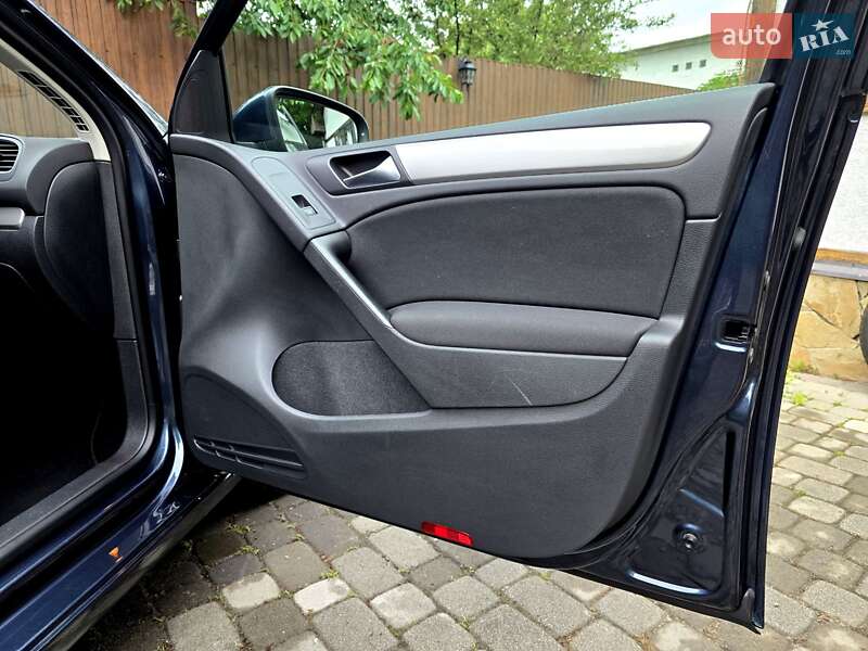 Хетчбек Volkswagen Golf 2009 в Полтаві