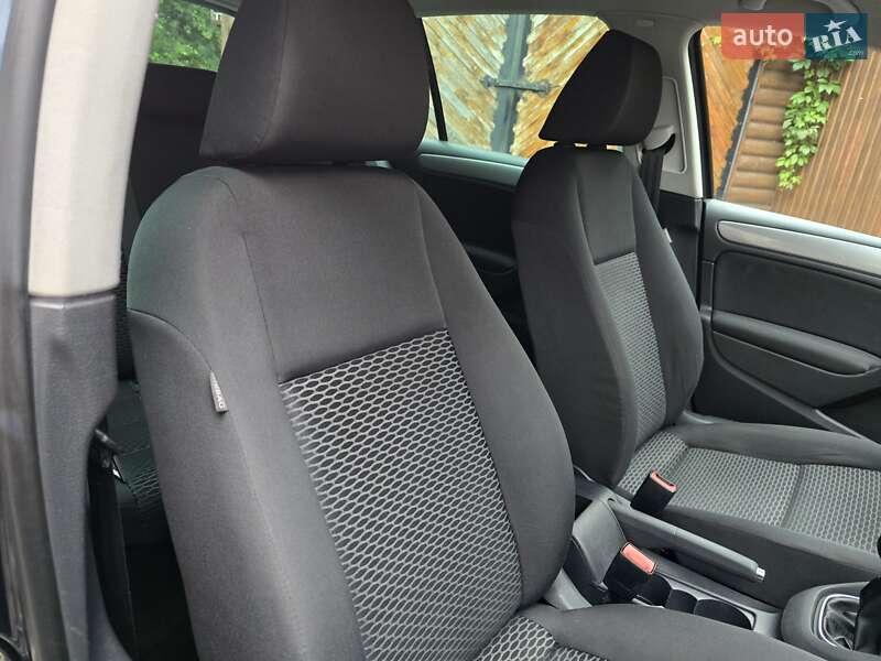 Хетчбек Volkswagen Golf 2009 в Полтаві