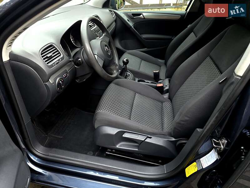 Хетчбек Volkswagen Golf 2009 в Полтаві