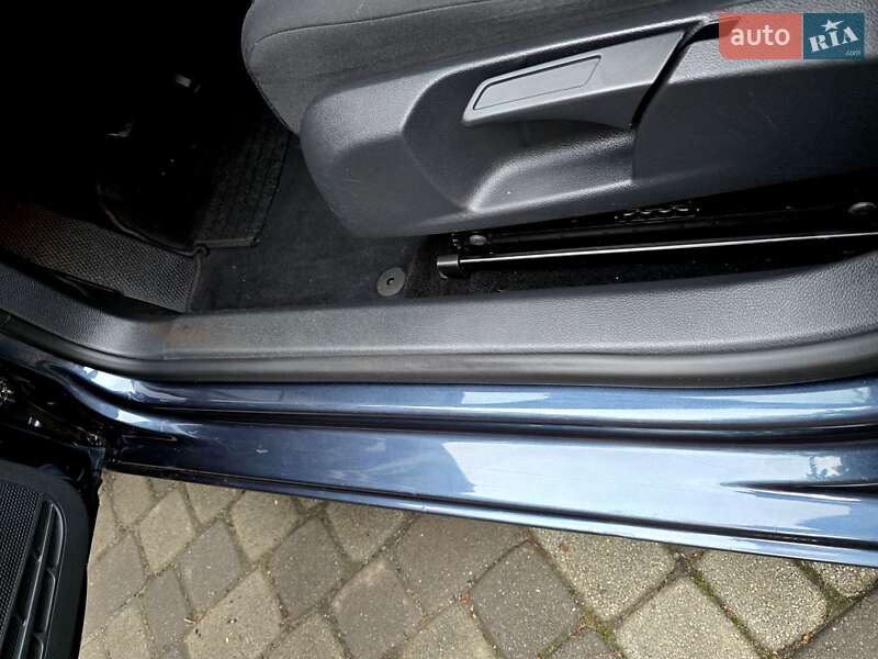 Хетчбек Volkswagen Golf 2009 в Полтаві
