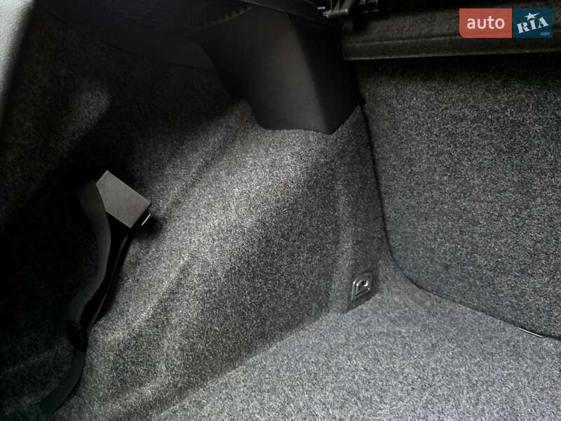 Хетчбек Volkswagen Golf 2009 в Полтаві