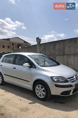 Хетчбек Volkswagen Golf 2005 в Городку