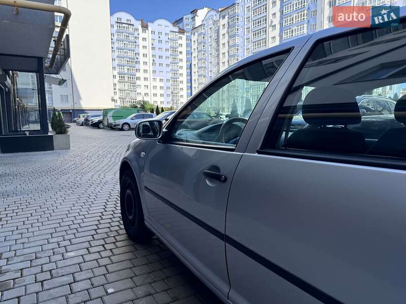 Хетчбек Volkswagen Golf 2002 в Івано-Франківську